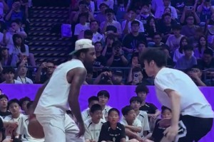 依舊漂移！“歐文一次進(jìn)攻晃四次 這就是NBA最難防的球員！”...