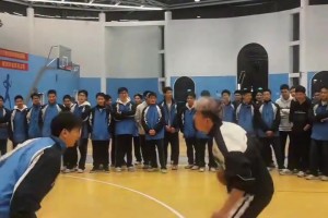 “在最菜的年紀(jì)，人最齊；在裝備最齊全的年紀(jì)，智能跟著人潮走”
