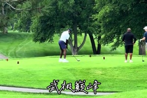 全聯(lián)盟都在猜測老詹的下家，而詹姆斯今天又去悠閑的打高爾夫去了