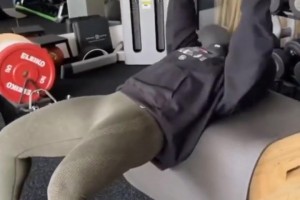 自律的詹嫂，此前詹嫂曬出健身房訓(xùn)練視頻??