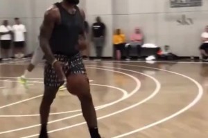 全力詹降臨野球場！這肌肉碰撞是NBA級別的屠殺??