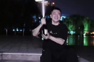 不當(dāng)教練又回到以前那個(gè)快樂的楊鳴了！